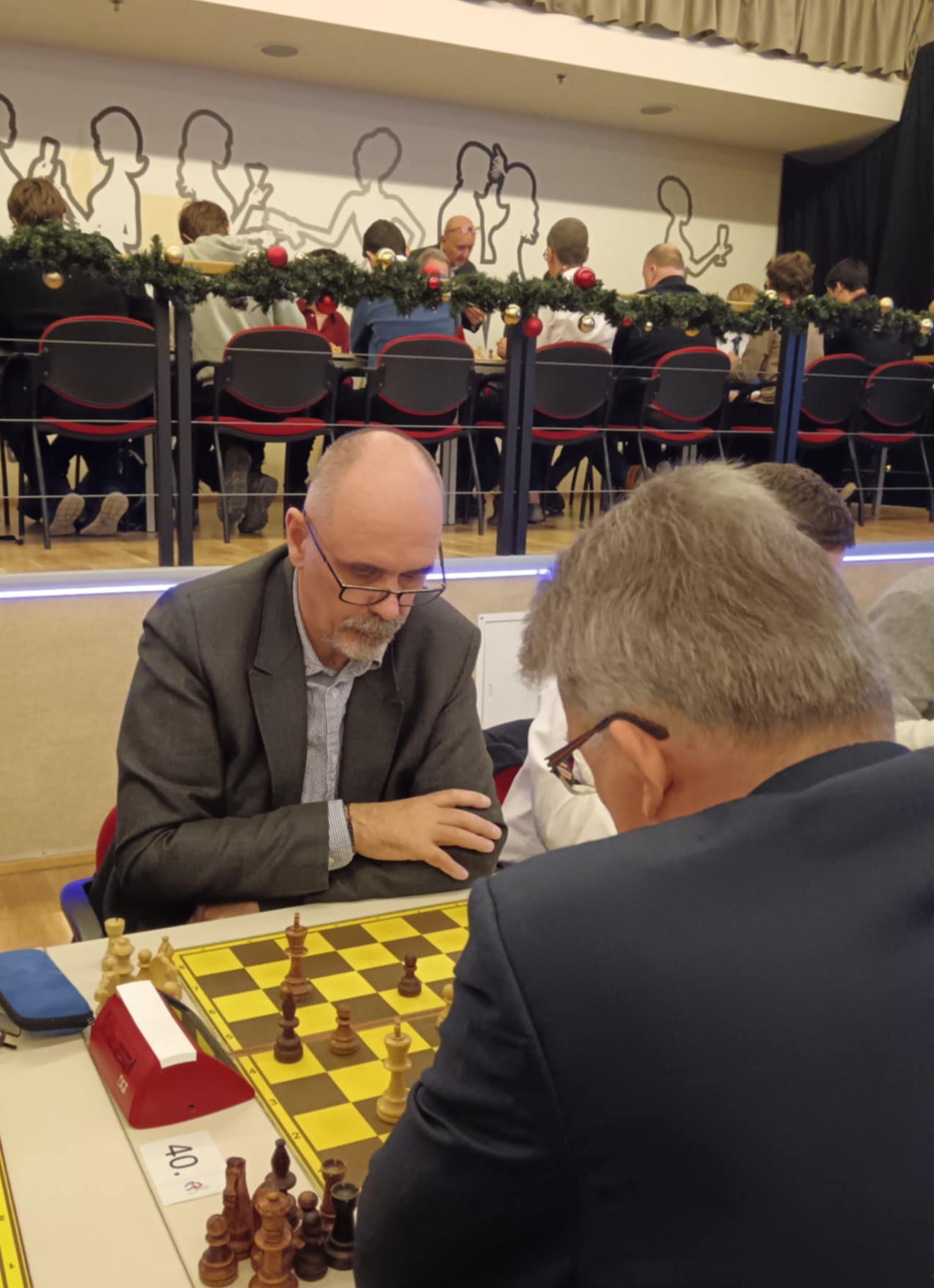 Partie ze 4. kola mezi Janem Hruškou (2157) z Unichess a Pavlem Padevětem (1958) 0:1. 