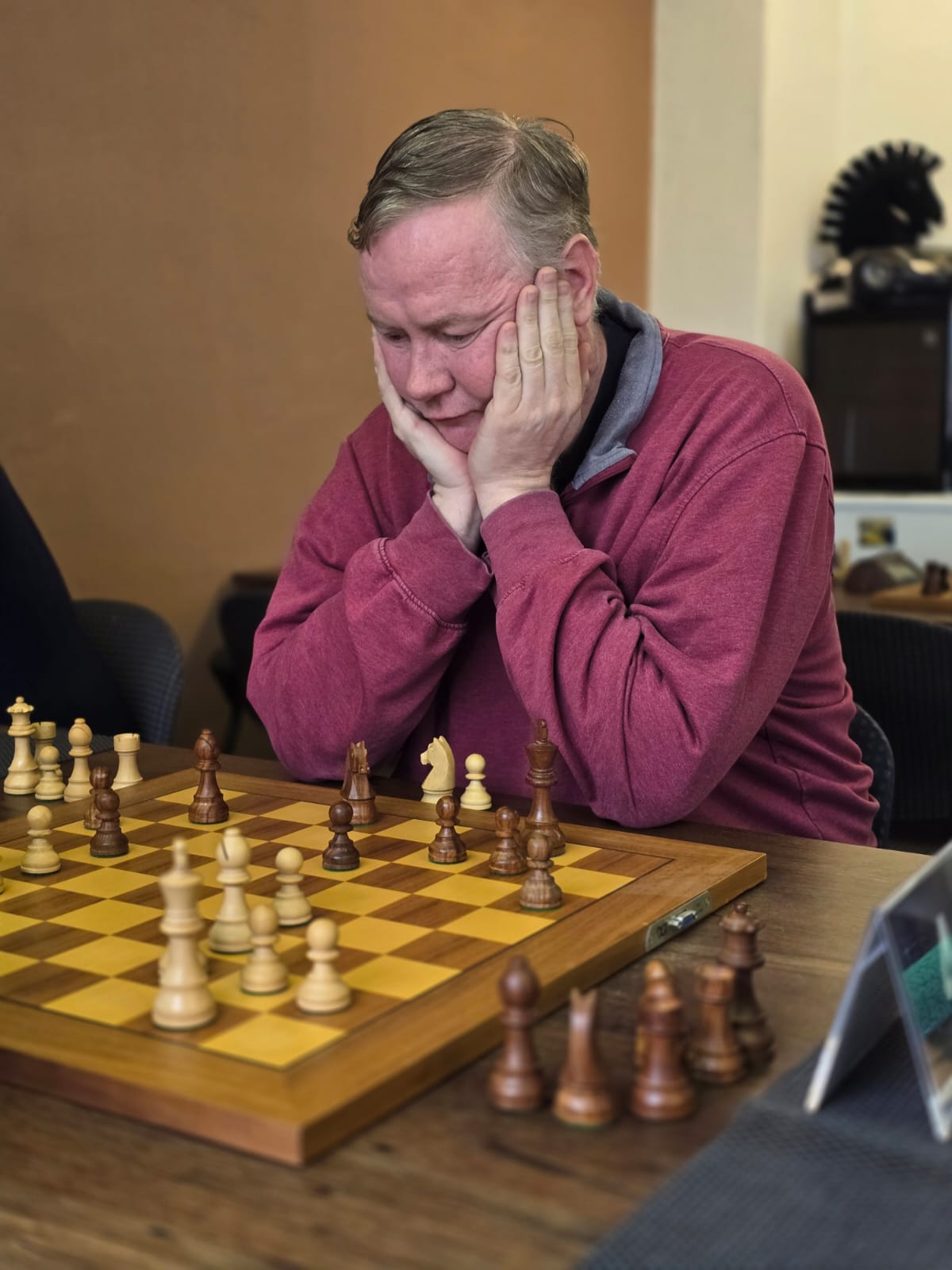 Zamyšlený Zdeněk Morávek.