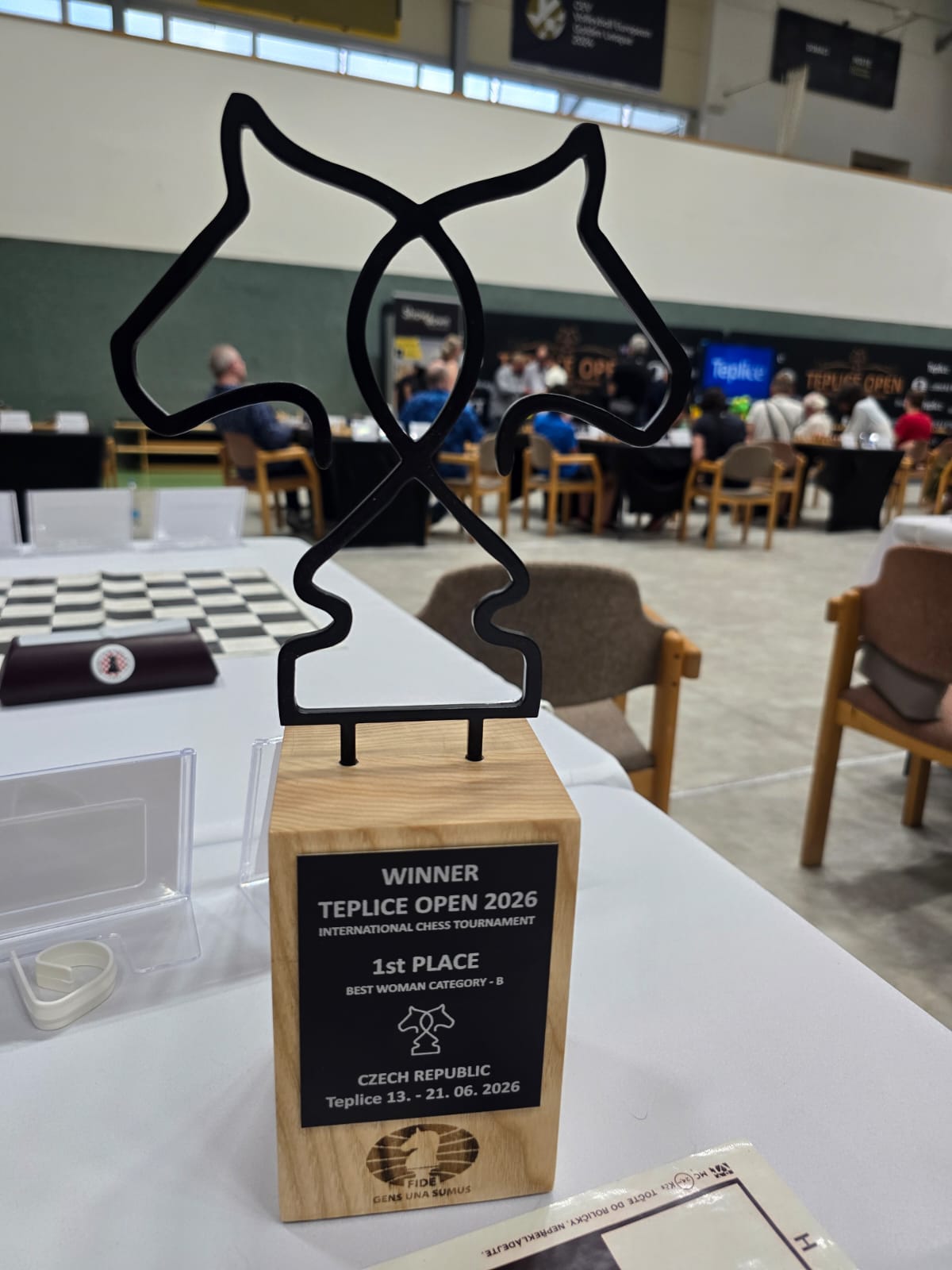 Trofej pro nejlepší ženu. Pro Mášu. Pro naší Mášu.:-)